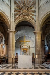 5e-arrondissement;-Architecture-gothique;-Chapiteaux-corinthiens;-Croix-dorée;-Dallage-en-damier;-Église-Saint-Médard;-France;-Gloire-du-chœur;-Gothique-flamboyant;-Kaleidos;-Kaleidos-images;-La-parole-à-limage;-Lieux-de-culte;-Maître-autel;-Monument-historique;-Paris;-Patrimoine-religieux;-Quartier-Mouffetard;-Rue-Mouffetard;-Stories-Pictures;-Tableau-religieux;-Tarek-Charara